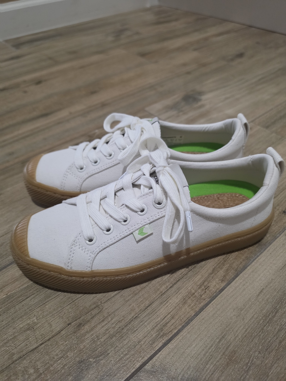 Cariuma OCA Low Canvas Gum Off-White Sneakers